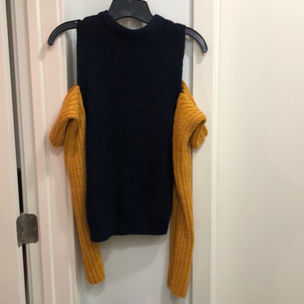 Custom made two tone sweater - Picture 2 of 6